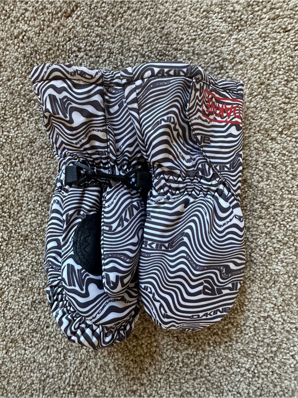 Dakine Kids Black & White Patterned Mittens